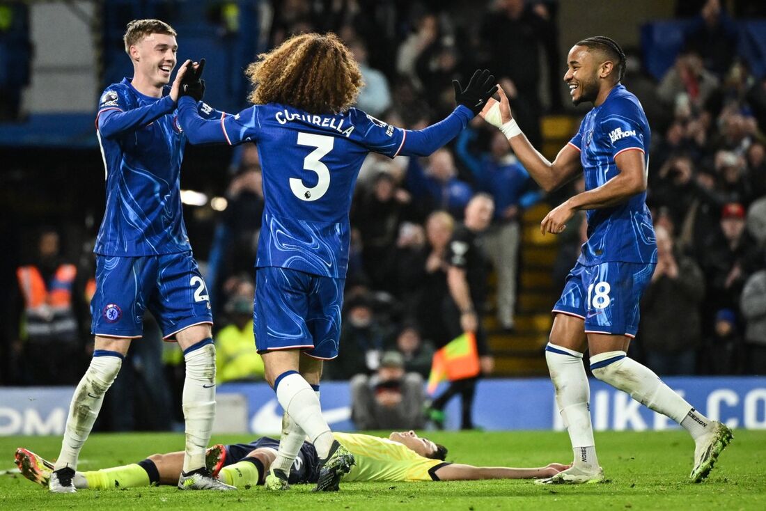 Jogadores do Chelsea comemoram gol sobre o Southampton