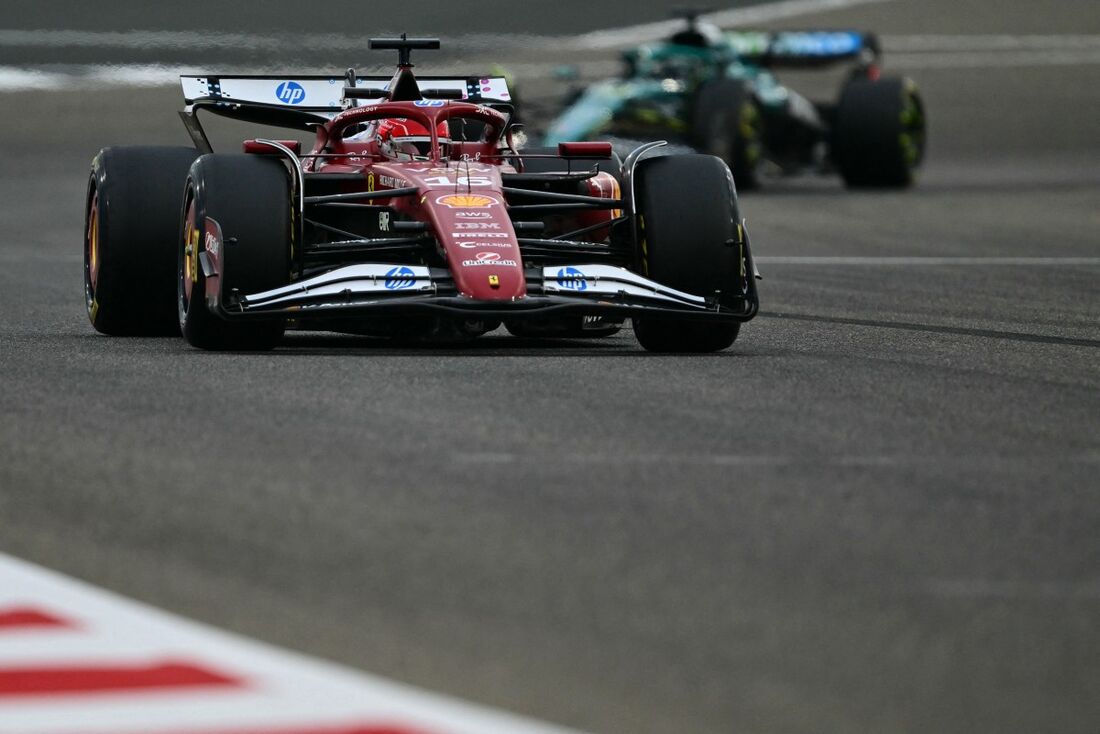 Charles Leclerc lidera o treino da manhã da pré-temporada de F-1
