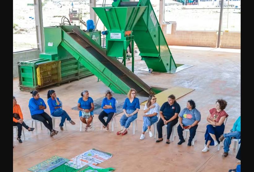 A primeira-dama Janja participa de encontro com catadoras no Distrito Federal
