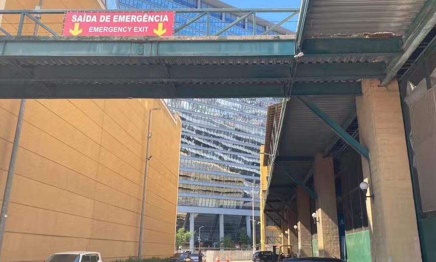 Tanto na entrada, quanto na porta das escolas, o que se dizia é que havia a expectativa de uma batida de ficais a qualquer momento