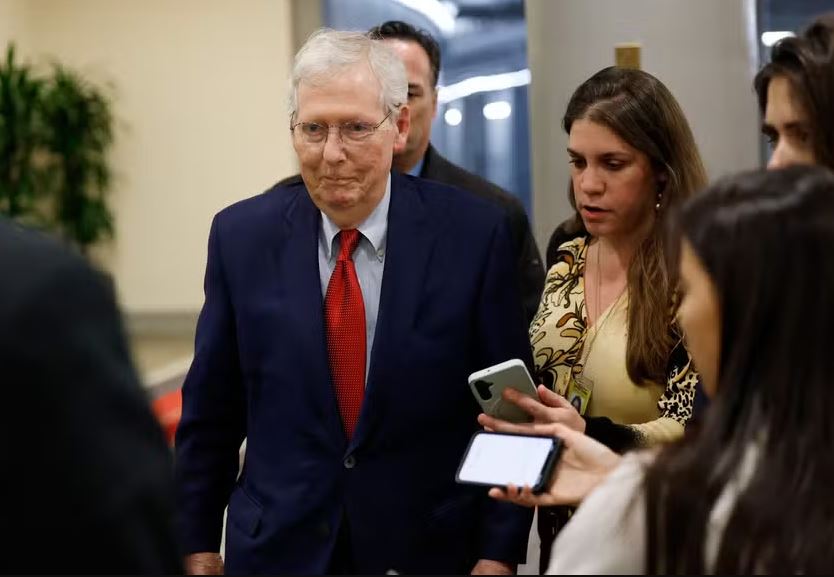 Mitch McConnell, senador do Partido Republicano pelo Kentucky: sobrevivente da poliomielite e voz ativa a favor da vacinação