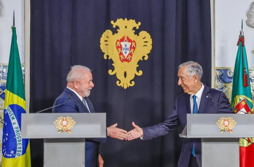 Lula cumprimenta o presidente de Portugal, Marcelo Rebelo de Sousa