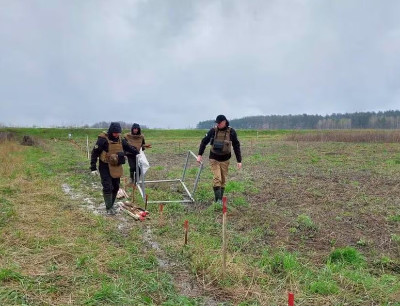 Treinamento para desminagem do território ucraniano 