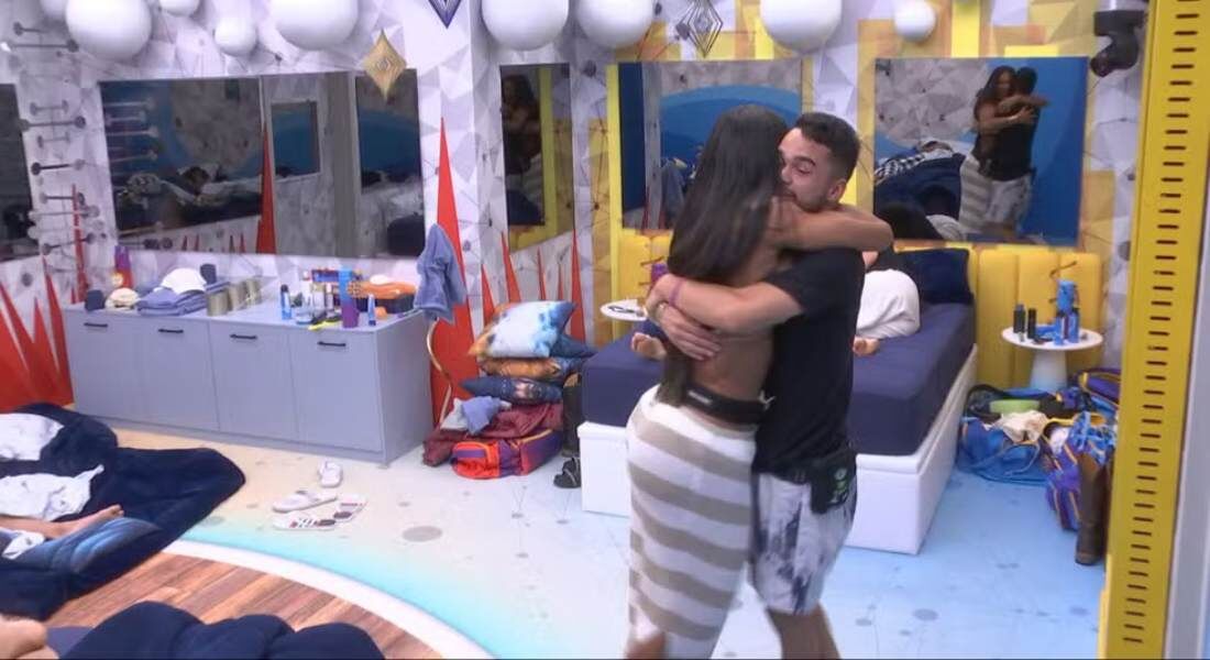 João Gabriel abraça Gracyanne Barbosa