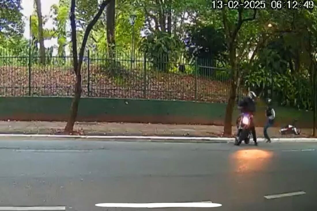 Vitor Medrado, de 46 anos, foi morto a tiros pouco após as 6h da manhã na Rua Brigadeiro Haroldo Veloso; ele estava em sua bicicleta quando foi abordado por assaltantes 