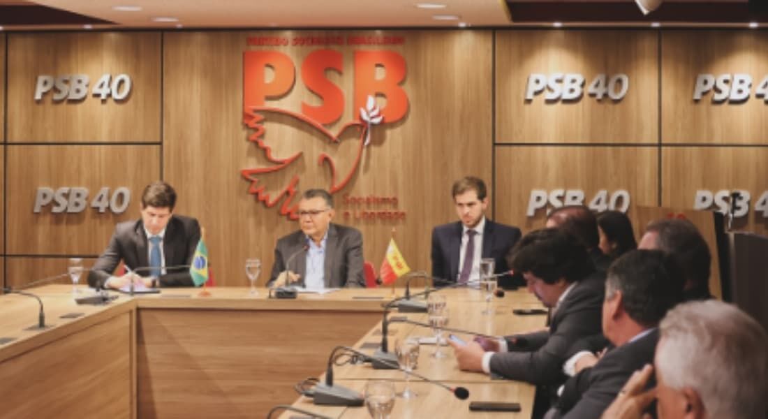 Carlos Siqueira reforça unidade do PSB em reunião com presença de João Campos
