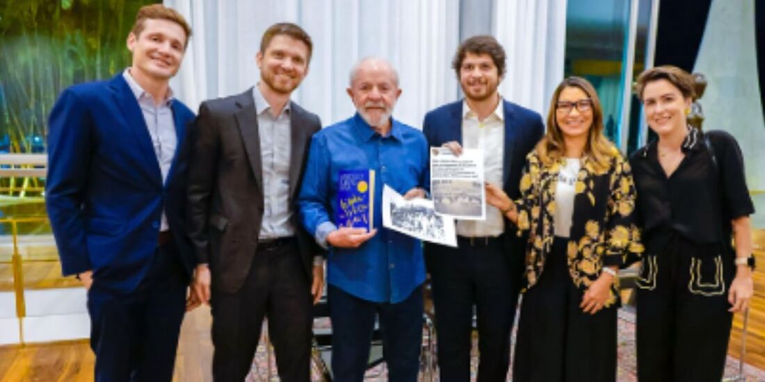 Lula assistiu ''Ainda Estou Aqui" em sessão especial no Palácio do Alvorada