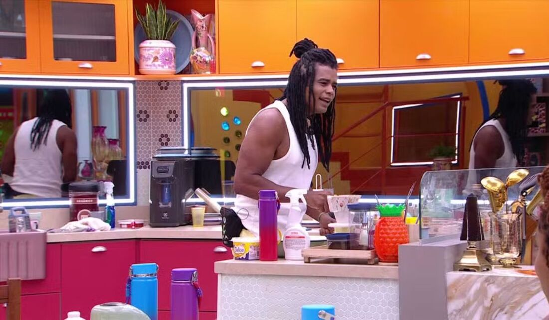 Diogo Almeida ouve relato sobre suposto beijo entre Thamiris e Aline