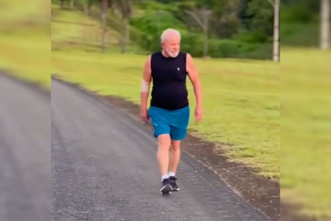 Presidente Lula em caminhada na Granja do Torto em Brasília 