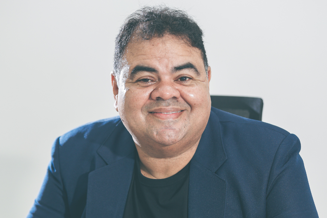 Professor da Universidade Estadual de Londrina, Du Prazeres estreia como escritor com o livro Antirracismo em contos leves.
