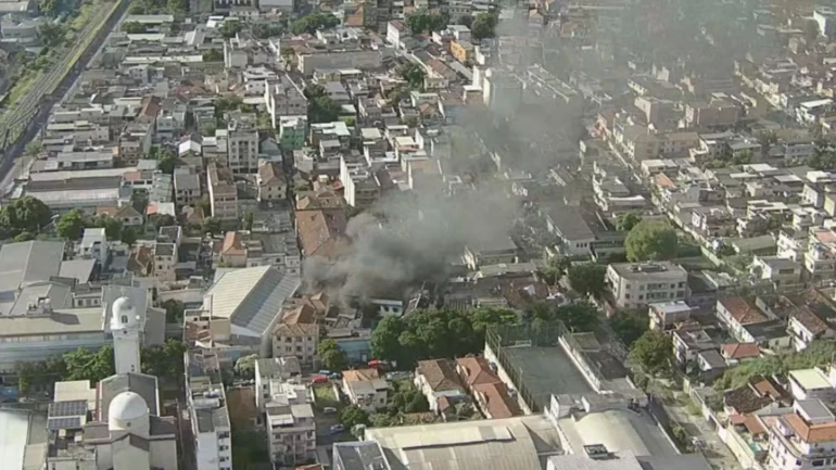 Incêndio atinge fábrica de confecção no Rio de Janeiro