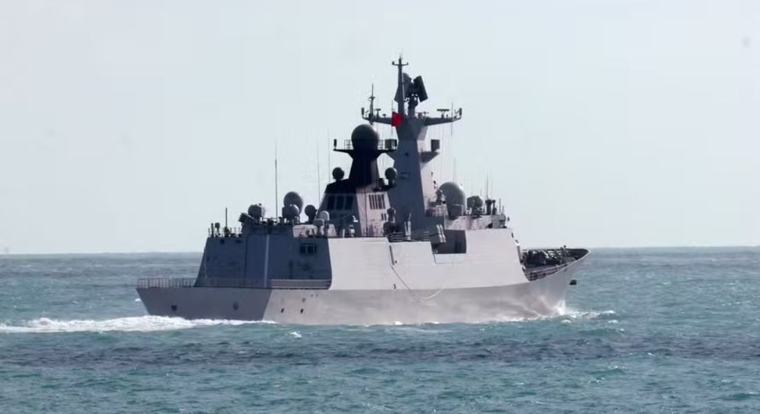 A fragata Hengyang estava entre os navios que participaram de um aparente exercício de fogo real nesta sexta-feira 
