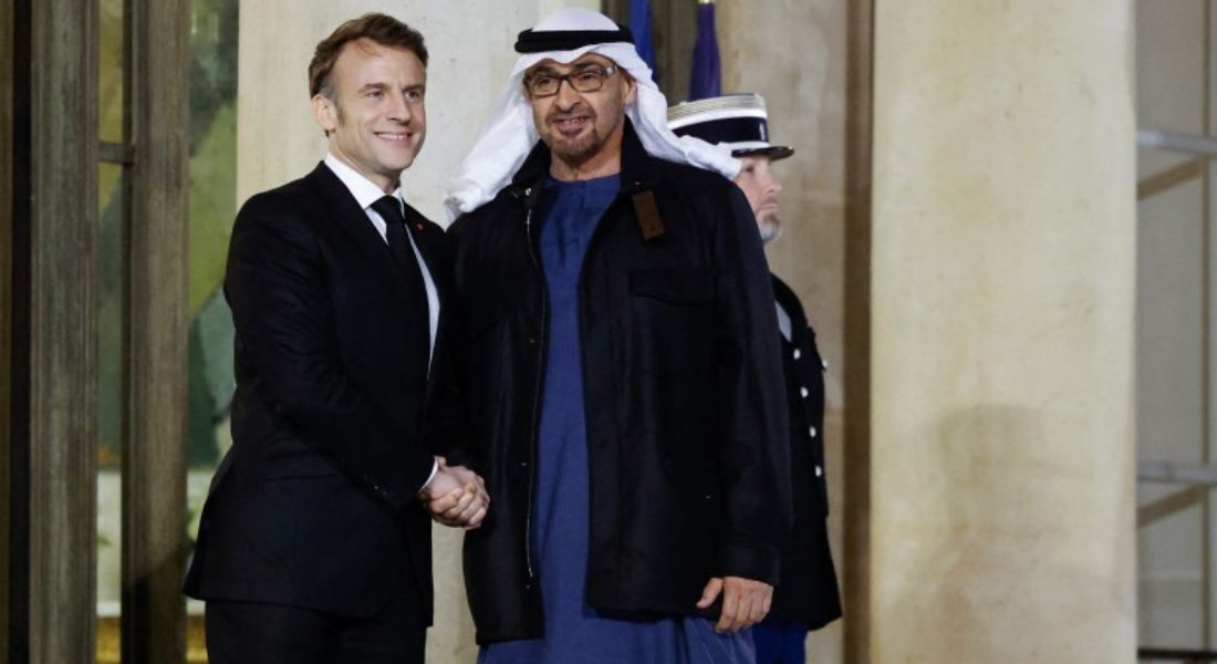 O presidente francês, Emmanuel Macron, e o presidente dos Emirados, Mohamed Bin Zayed Al Nahyan