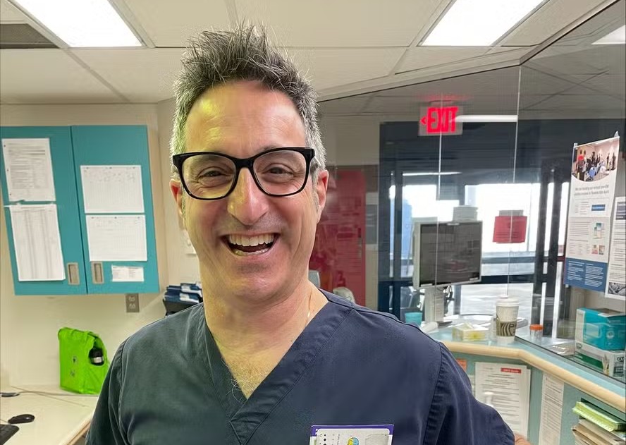 Médico percebe que está infartando enquanto trata de paciente que infartou