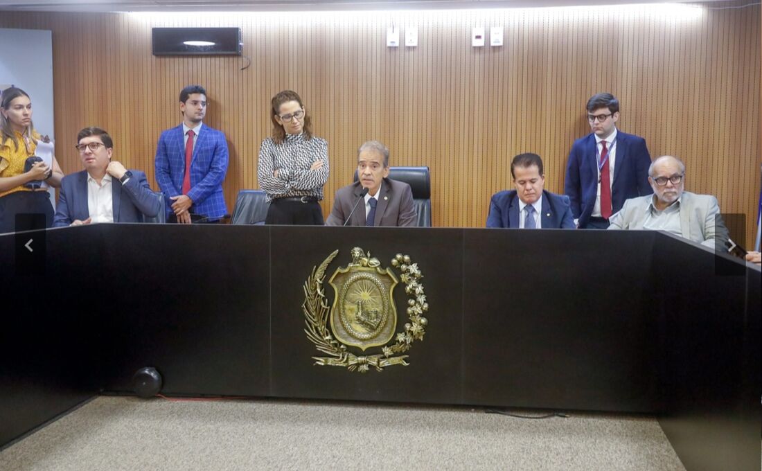 Deputados se reúnem para instalar comissões e eleger integrantes