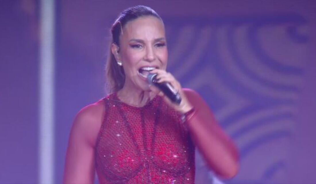 Ivete Sangalo cantou, interagiu com brothers e sisters e ainda alertou sobre jogo