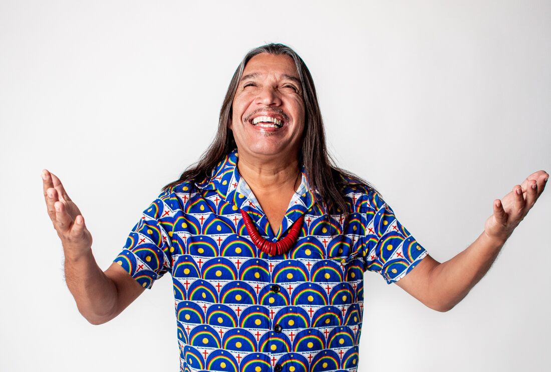 Cantor e compositor Ed Carlos