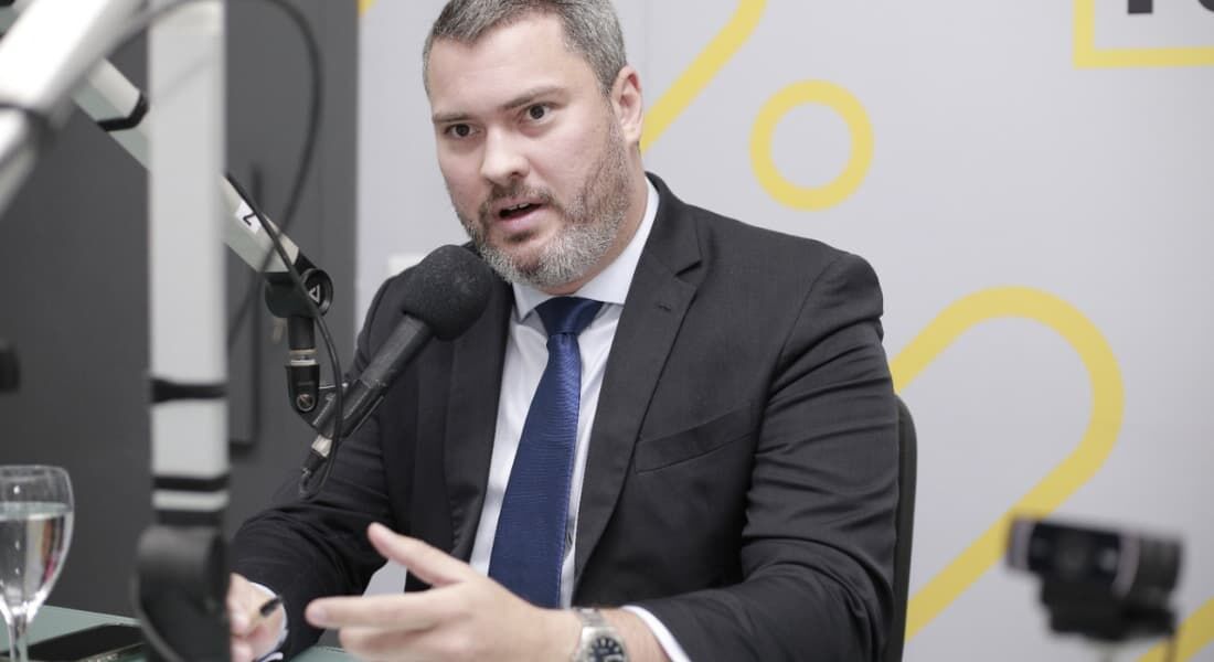 Vereador Felipe Francismar (PSB) é recebido pelo programa Folha Política