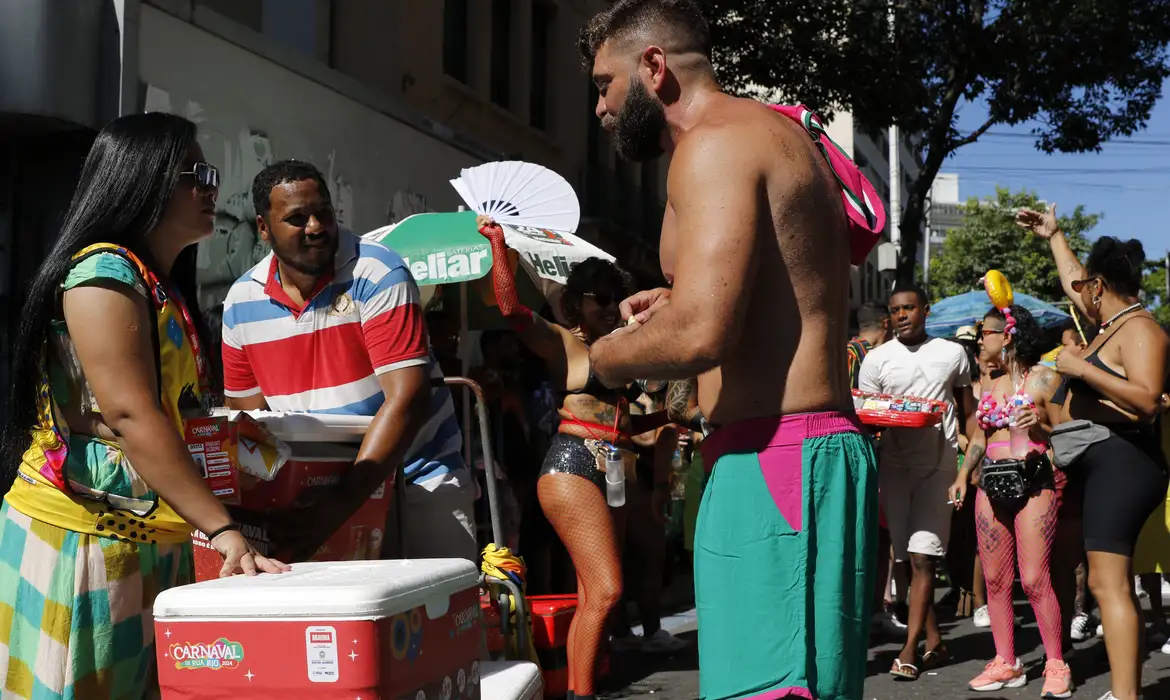 Prefeitura vai oferecer centros de convivência enquanto mães trabalham durante o carnaval do Rio de Janeiro