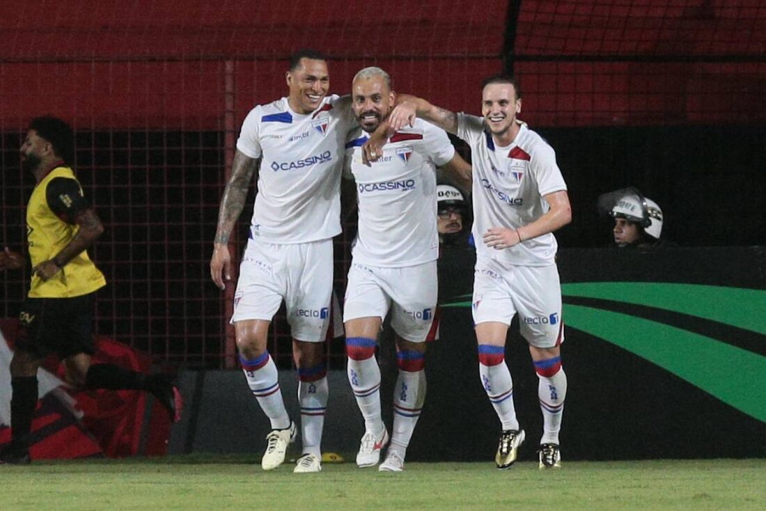 Moisés celebra o primeiro gol do Fortaleza sobre o Sport