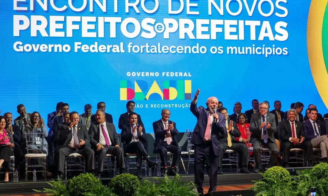 O presidente Luiz Inácio Lula da Silva afirmou, nesta terça-feira (11), que o governo quer fortalecer a parceria com as prefeituras do país