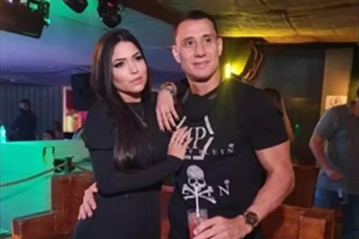 Segundo denúncia de MP-SP, Danielle (na foto com Rogerinho) lavava dinheiro para criminosos