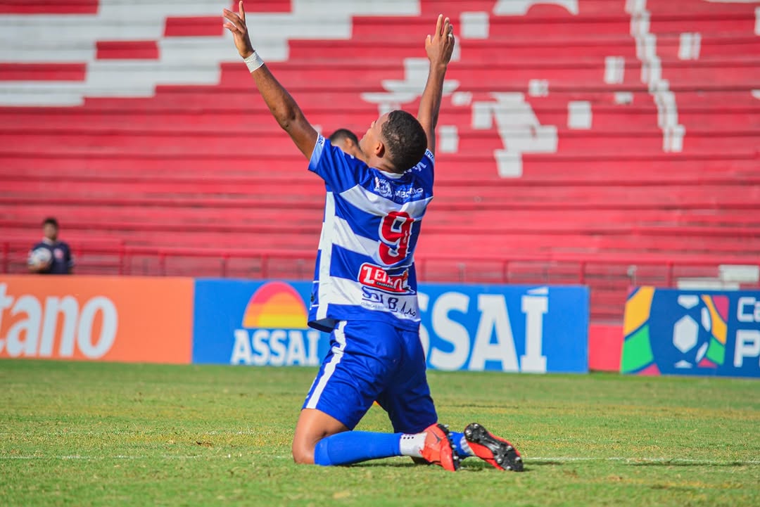 Daniel Bahia fez o gol inaugural da vitória do Jaguar contra o Petrolina 