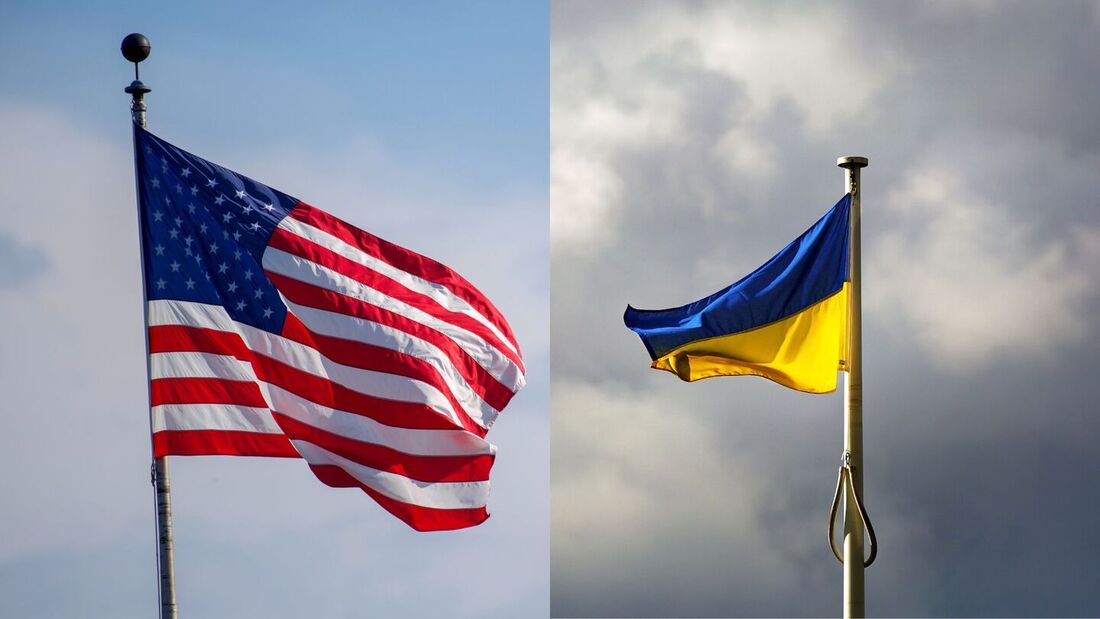 Bandeiras dos Estados Unidos e da Ucrânia