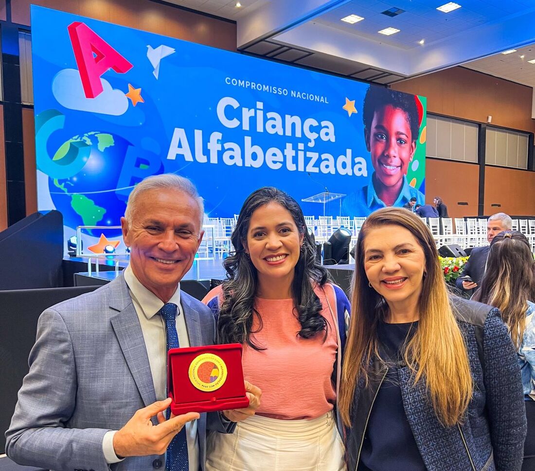 Prefeito Paulo Roberto, Deputada Iza Arruda e Roseana Faneco