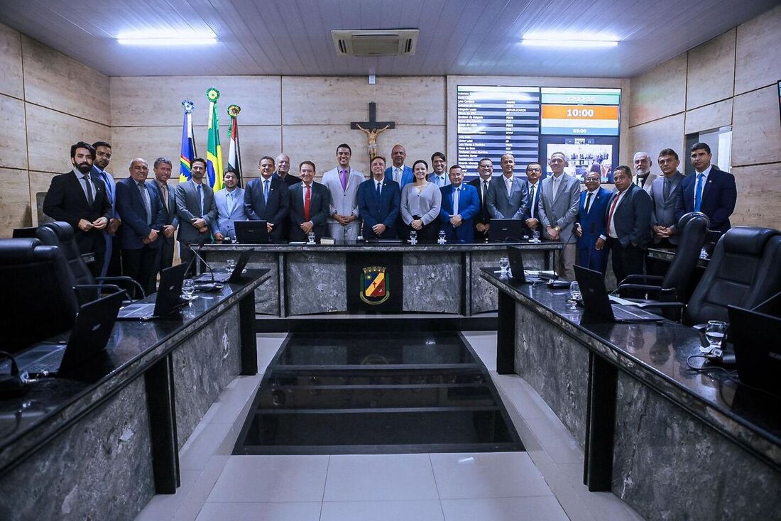 Prefeito Rodrigo Pinheiro participa da primeira sessão de 2025 da Câmara dos vereadores de Caruaru