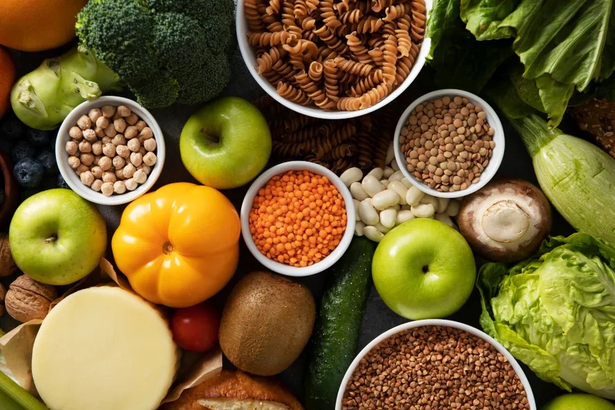 Conheça frutas ricas em fibras que ajudam no funcionamento do cólon e melhoram a digestão