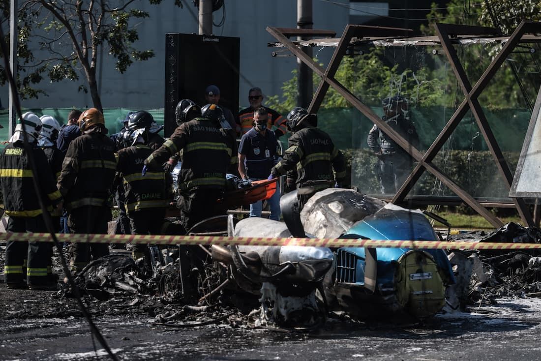 Avião de pequeno porte cai em São Paulo