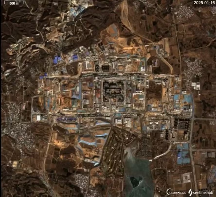 Vídeo publicado nas redes sociais mostra evolução da construção de centro de comando militar chinês