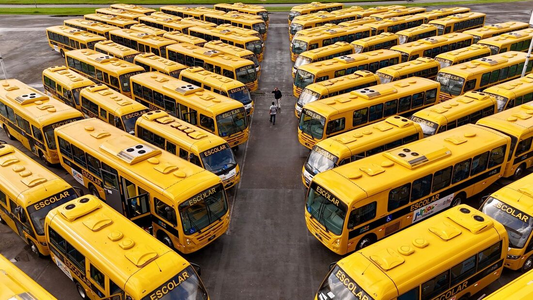 Novos ônibus foram entregues nesta sexta-feira (7)