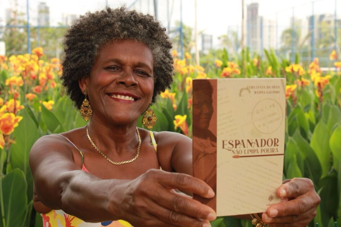 Vera Lúcia lança livro "Espanador não limpa poeira: memórias e aprendizados de uma empregada doméstica"