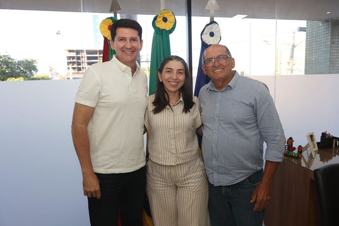 Simão Durando (União Brasil), recebeu a prefeita de Dormentes, Corrinha de Geomarco (PSB) para tratar de temas como saúde, esportes e infraestrutura dos municípios