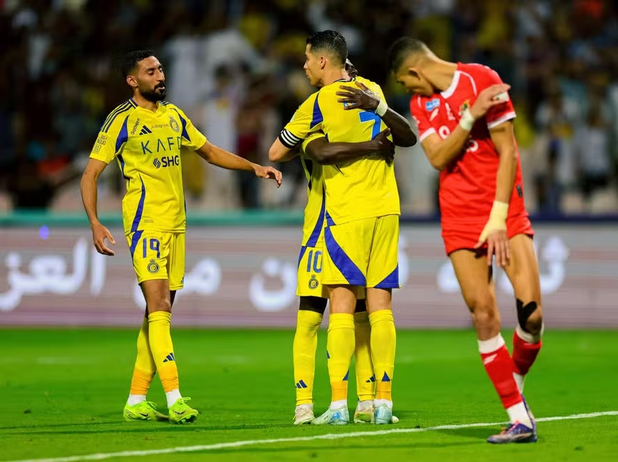 Cristiano Ronaldo cede pênalti para Sadio Mané 