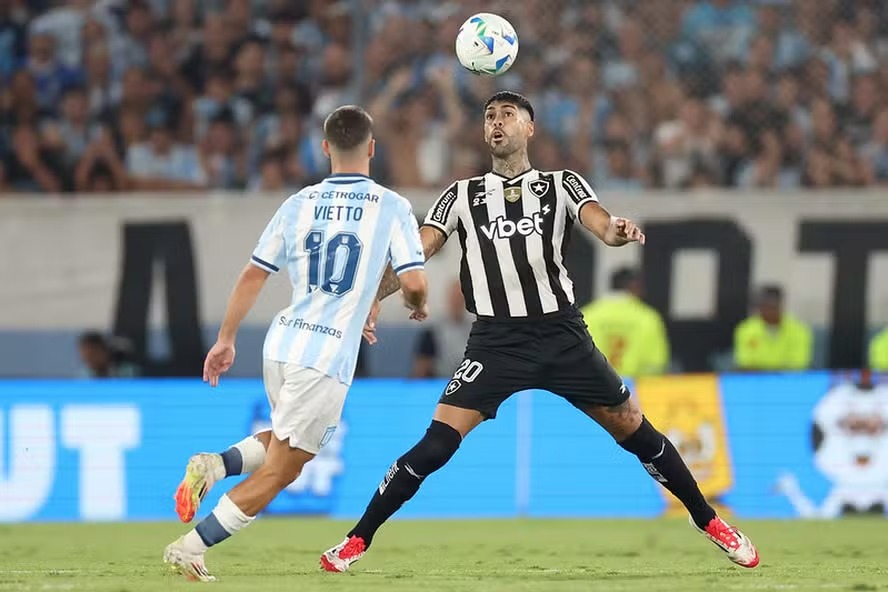 Barboza se destacou negativamente na derrota do Botafogo para o racing, em Buenos Aires