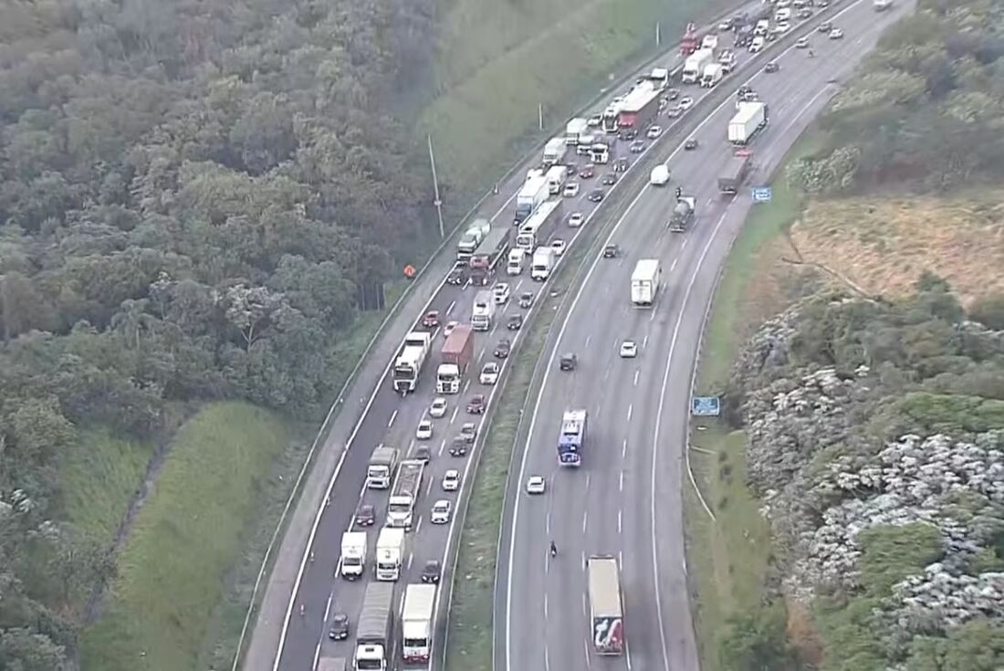 Um acidente envolvendo uma carreta no Rodovia Rodoanel Mário Covas (SP-021) deixou uma pessoa morta
