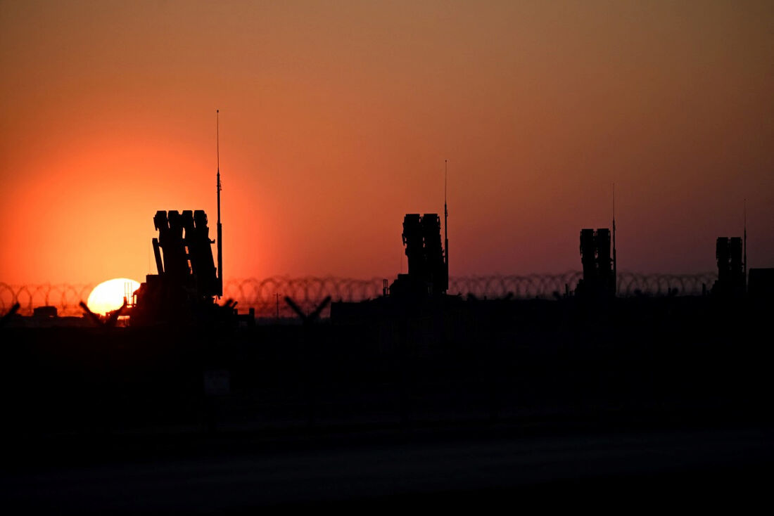 Sistemas de defesa aérea Patriot instalados no aeroporto, um centro logístico para ajuda militar dos EUA e da Europa à Ucrânia