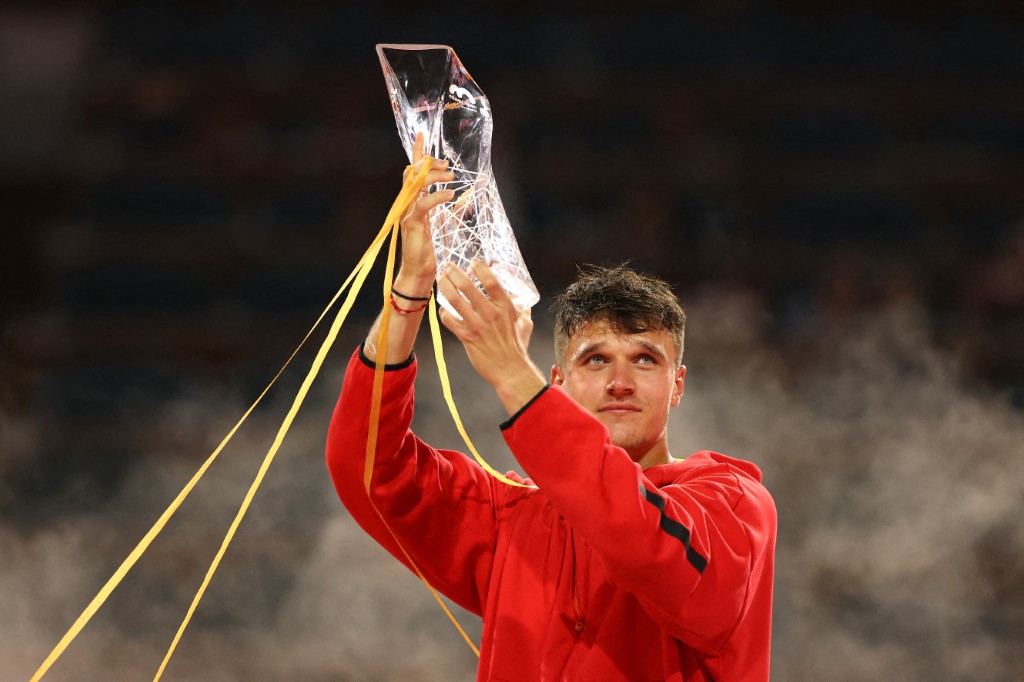 Jakub Mensik vence Novak Djokovic e fatura Masters 1000 de Miami