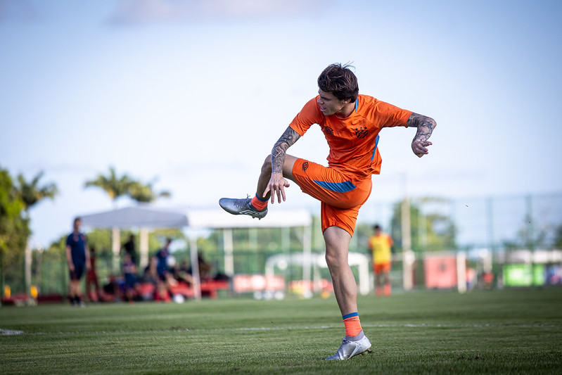 Chrystian Barletta durante treino no CT do Sport