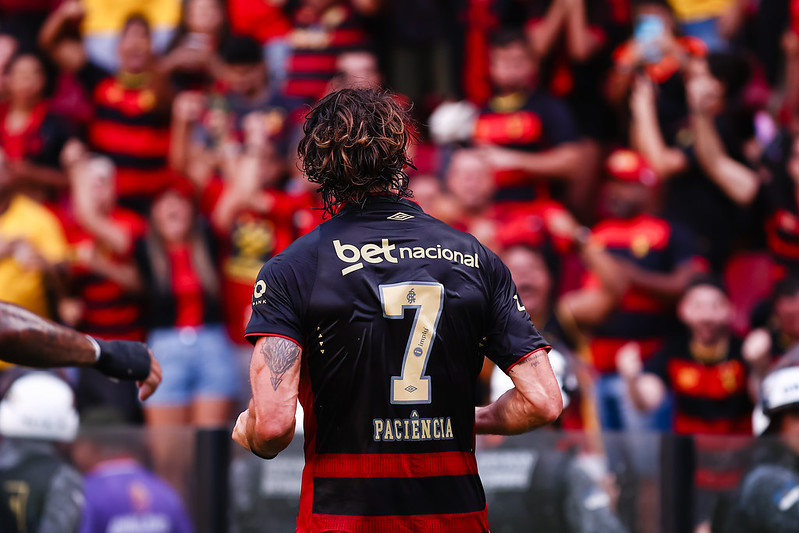 Gonçalo Paciência, atacante do Sport