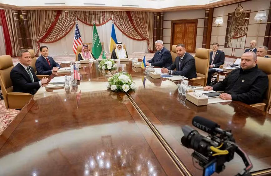 Representantes dos EUA e da Ucrânia reunidos em Jeddah para negociações sobre cessar-fogo