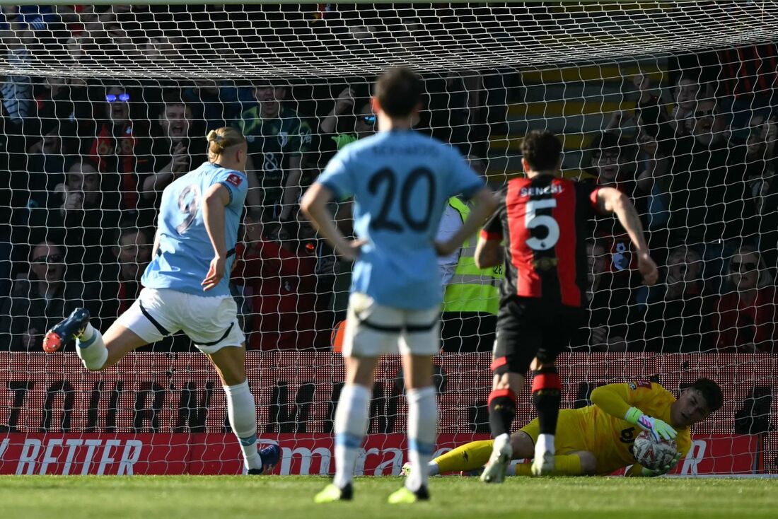 Haaland perde pênalti pelo City