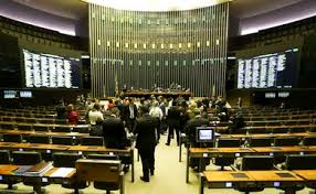 Projeto de anistia é tema na Câmara