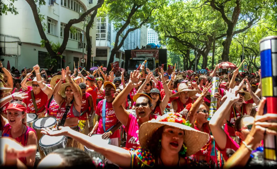 Mulheres ritimistas enfrentam preconceito em baterias das escolas de samba 