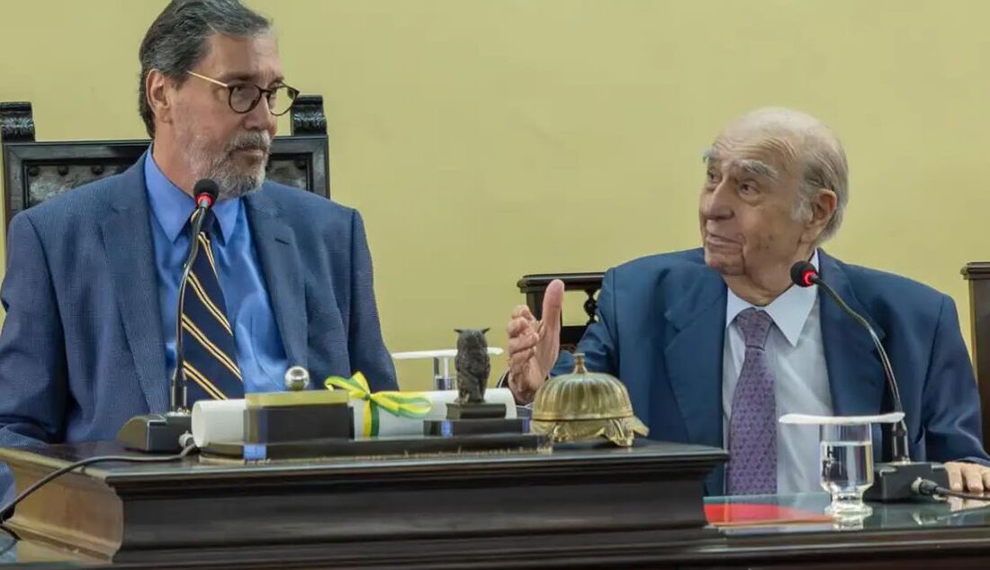 Ex-presidente do Uruguai, Júlio Maria Sanguinetti, agora ocupa a cadeira de número 8 da ABL