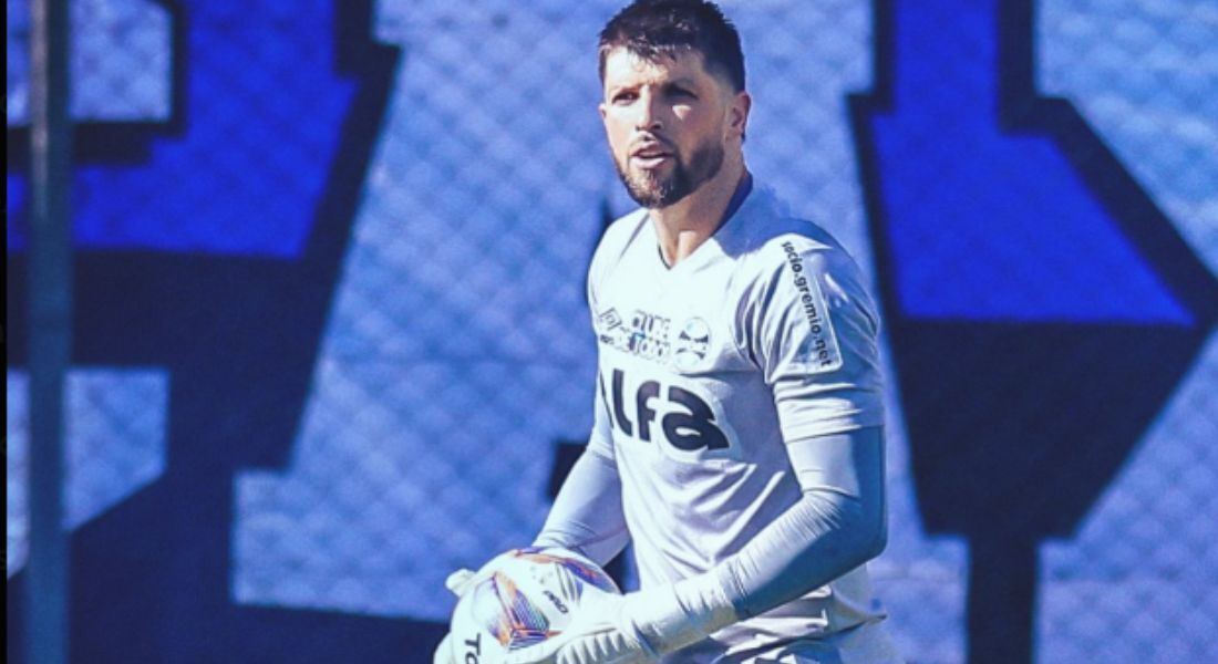 Goleiro Tiago Volpi defendeu as cobranças de Nenê e André Ruschel