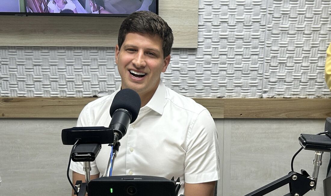 Prefeito do Recife, João Campos (PSB), em entrevista à Rádio Pajeú, em Afogados da Ingazeira